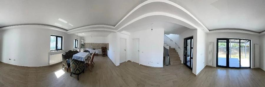 Casă cu Teren 400 Mp în Sud