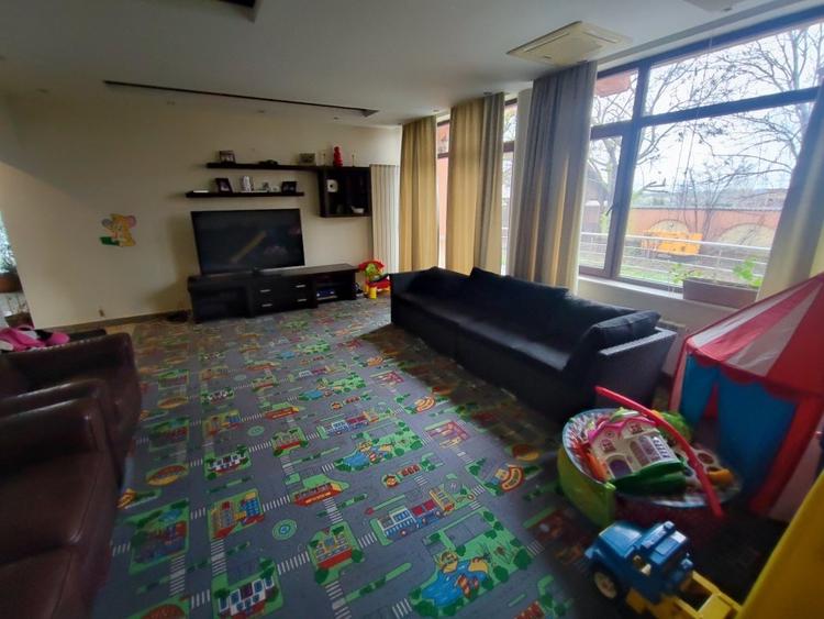 Duplex cu 11 camere cu Teren 1130 Mp în Pantelimon