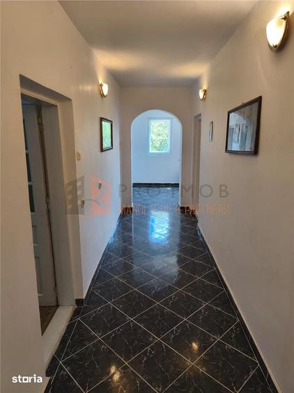 Casă cu 6 camere decomandat cu Teren 1717 Mp în Pârscov