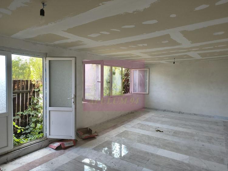 Casă individuală cu 2 camere cu Canalizare în 1 Decembrie