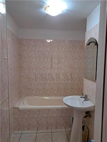 Apartament cu 3 camere decomandat în Lipovei