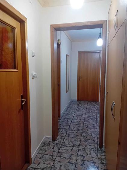Apartament cu 4 camere decomandat în Micro 4