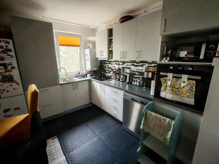Apartament cu 3 camere decomandat în Astra