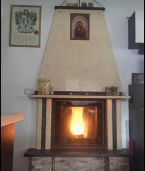 Casa cu etaj si semineu, intr-o zona linistita - 7