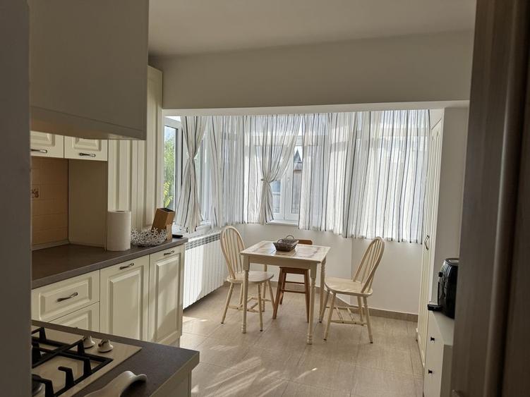 Apartament cu 3 camere decomandat în I. C. Frimu