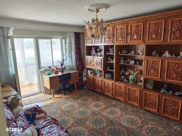 Apartament cu 3 camere în Eremia