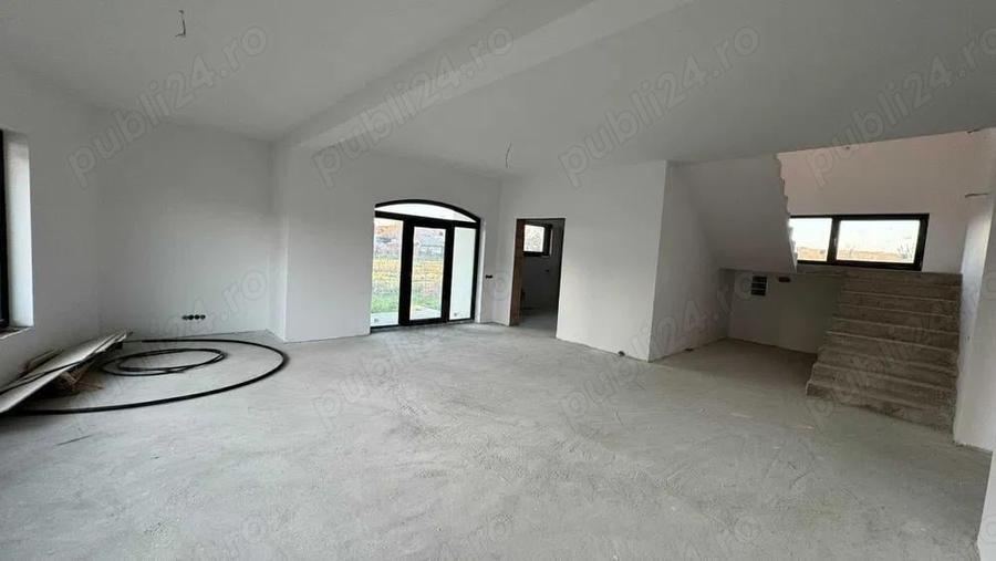 Casă cu 4 camere cu Teren 700 Mp în Central