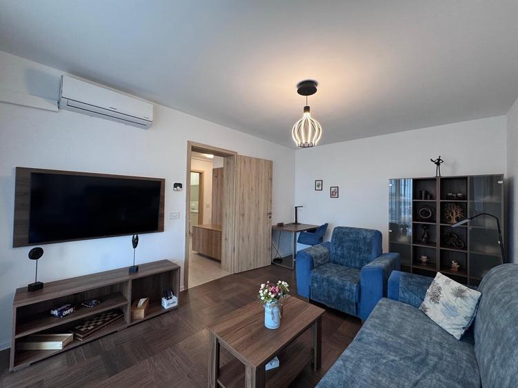 Apartament cu 2 camere decomandat, mobilat în Tractorul