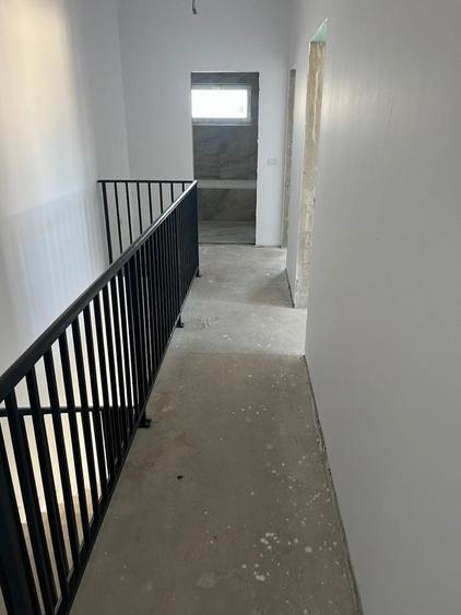 Casă cu 4 camere în Dumbrăvița