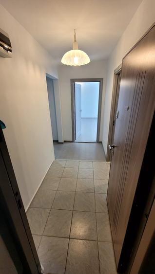 Apartament cu 3 camere decomandat, mobilat în Aradului