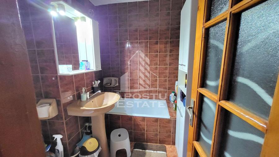 Apartament cu 4 camere decomandat, mobilat în Lipovei