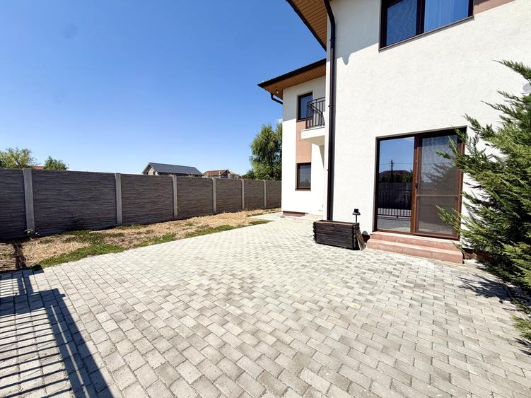 Duplex cu 4 camere cu Teren 240 Mp în Sânandrei