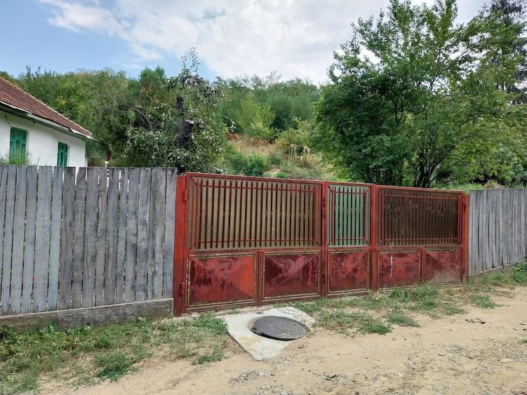 Teren de 3840 mp, în Central