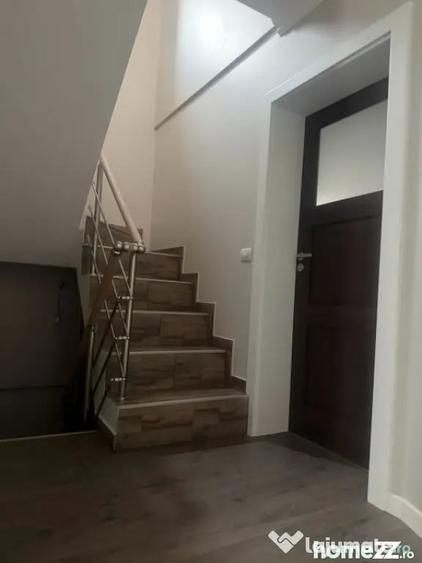 Casă cu 5 camere cu Teren 2000 Mp în Podari