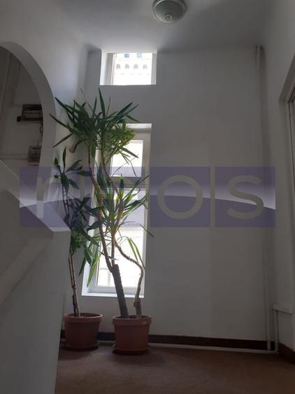 Casă individuală cu 8 camere cu Teren 200 Mp în Unirii