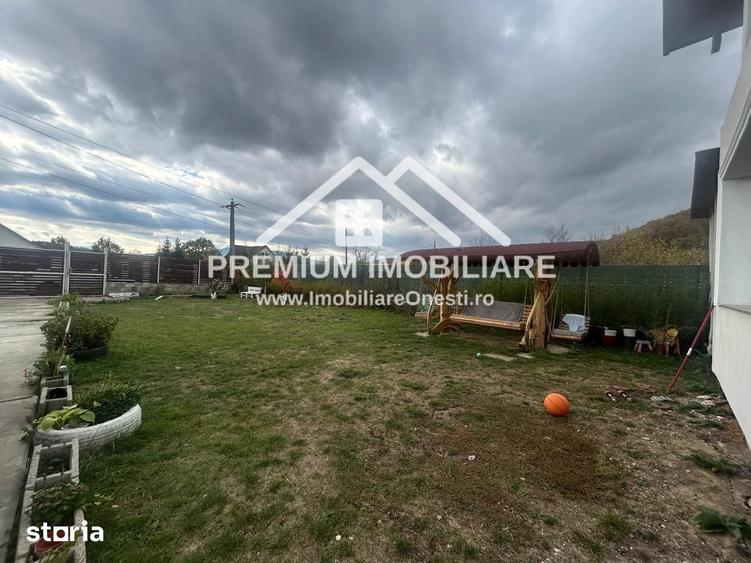 Casă cu 8 camere cu Teren 2680 Mp în Mănăstirea Cașin