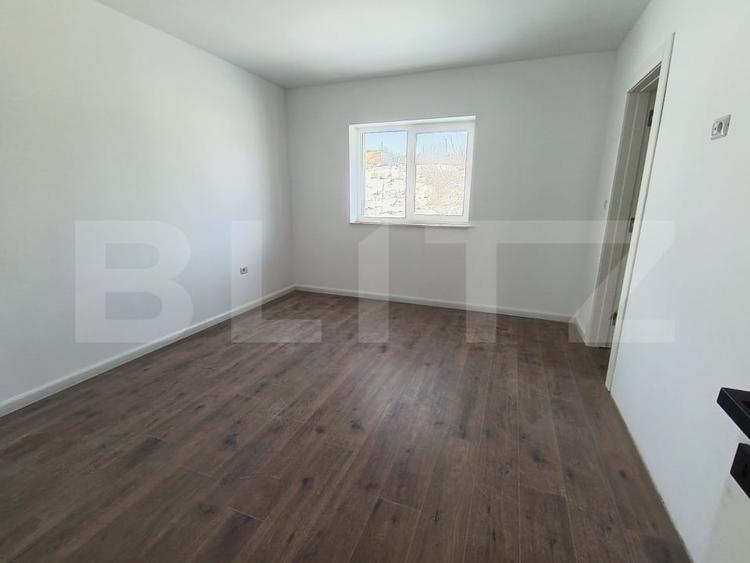 Apartament cu 4 camere semidecomandat în Exterior Sud