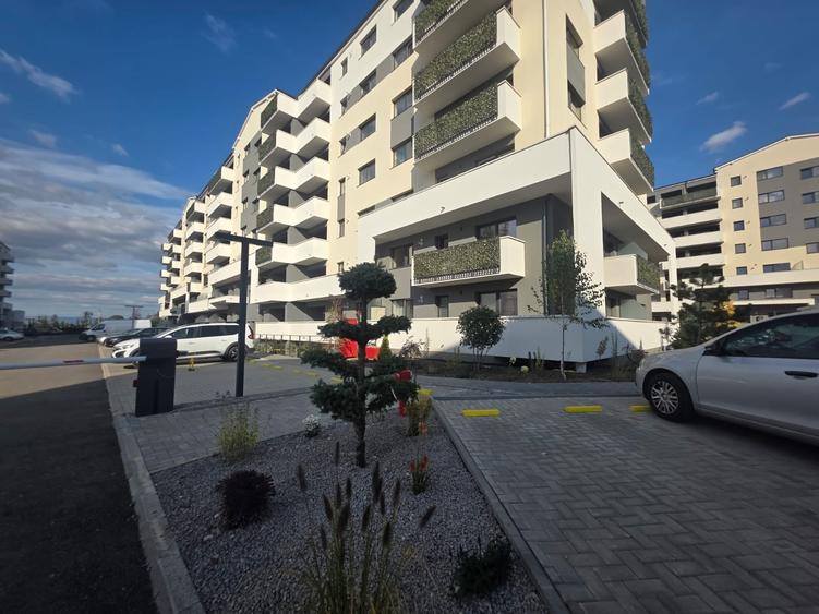 Apartament cu 2 camere semidecomandat în 13 Decembrie