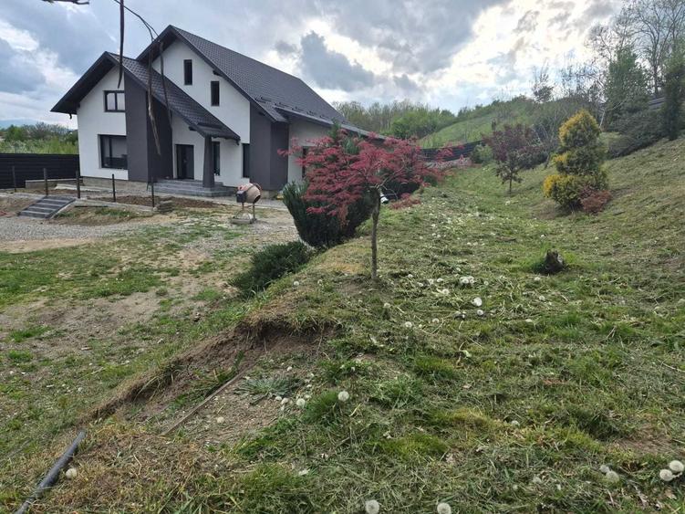 Casă cu 4 camere în Târgu Neamț