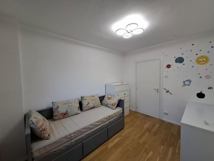 Apartament cu 3 camere semidecomandat în Muncii