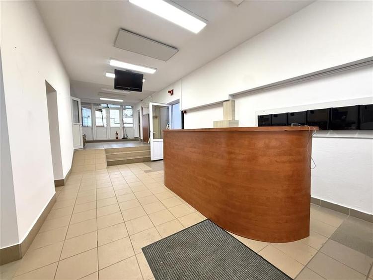 Casă individuală cu 13 camere cu Teren 275 Mp în Carierei