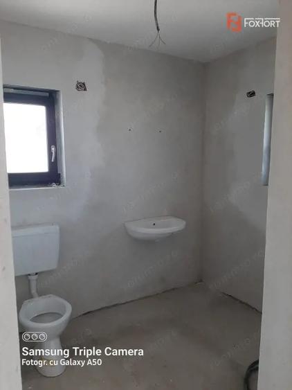 Casă cu 4 camere cu Canalizare în Plopi