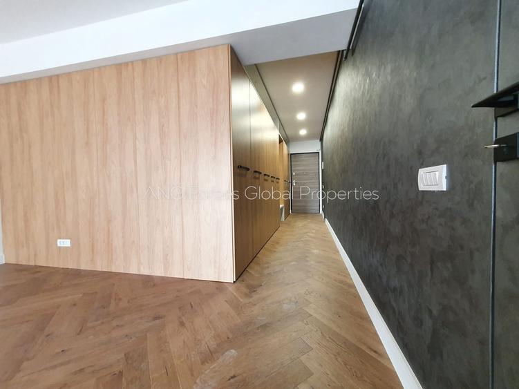 Penthouse cu 5 camere decomandat în Băneasa