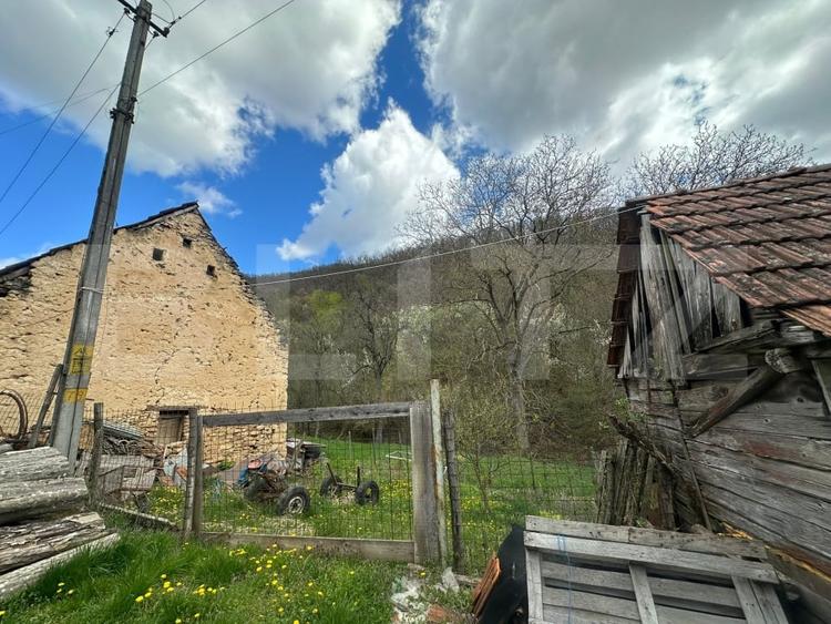 Casă individuală cu 4 camere cu Teren 21369 Mp în Boiu