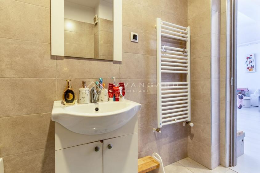 Apartament cu 2 camere semidecomandat, mobilat în Florești