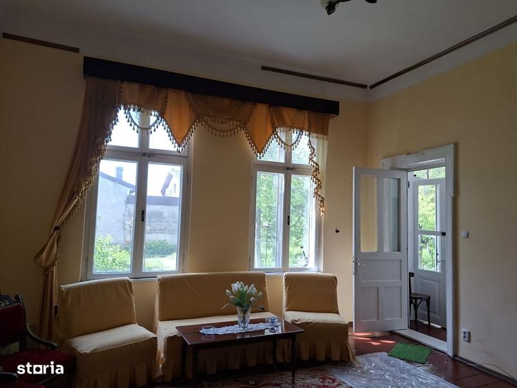 Casă cu 3 camere în Central