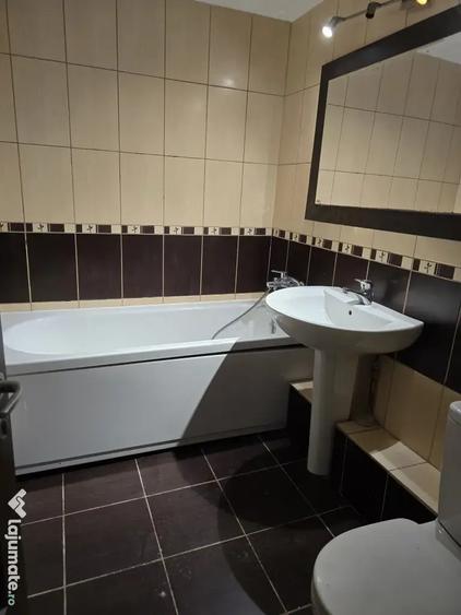 Apartament cu 4 camere semidecomandat în Crângași