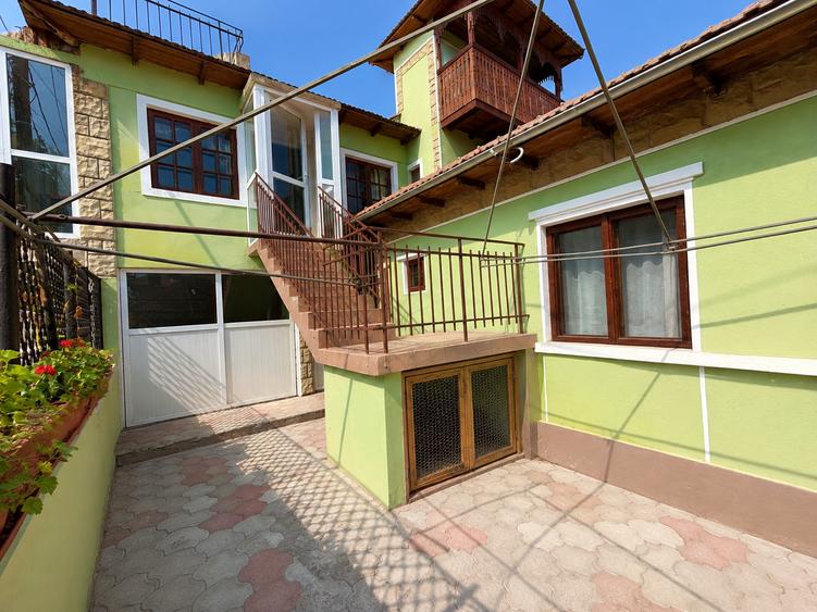 Casă individuală cu 5 camere cu Canalizare în Ovidiu