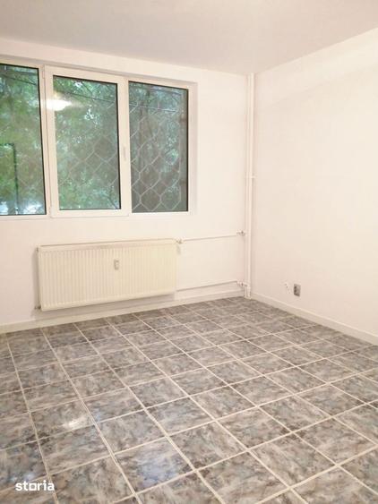Apartament cu 4 camere în Drumul Taberei