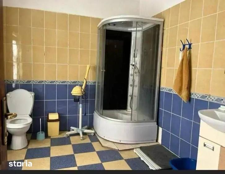 Casă cu 7 camere cu Teren 320 Mp în Armeneasca