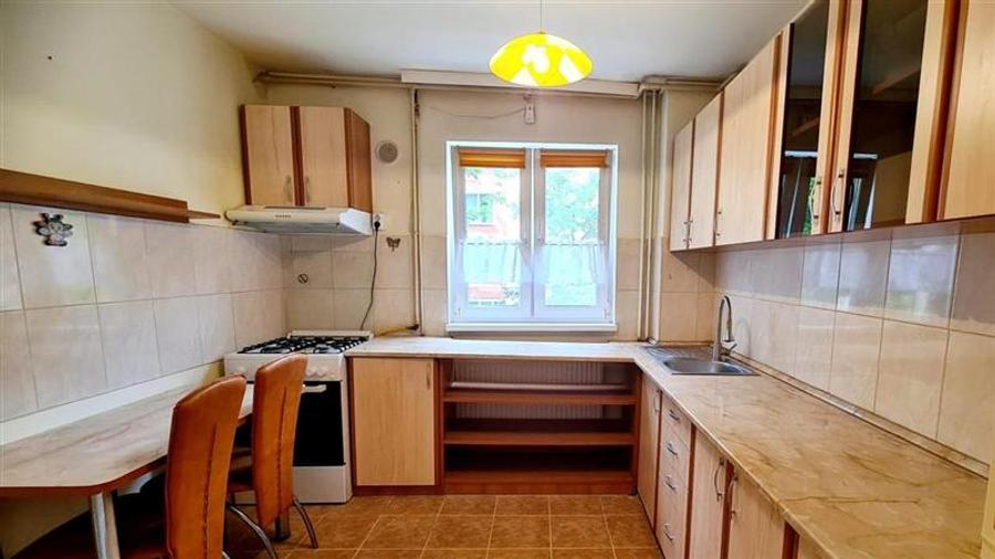 Apartament cu 2 camere semidecomandat, mobilat în Dâmbovița