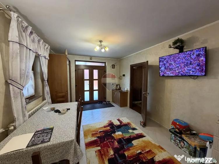 Casă cu 4 camere cu Teren 2500 Mp în Bolotești