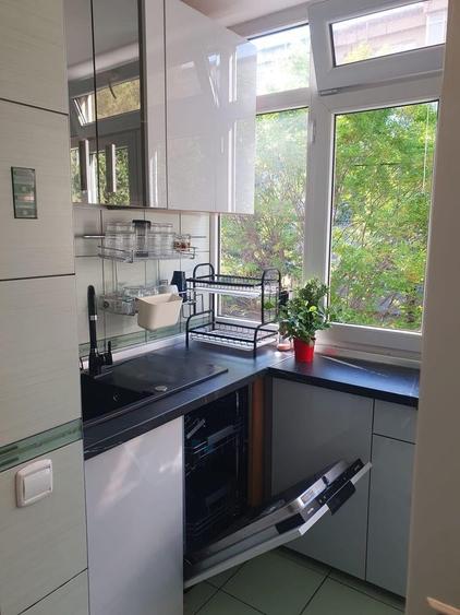 Apartament cu 3 camere decomandat, mobilat în Valea Rosie