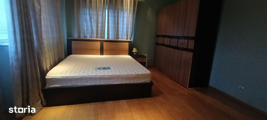 Casă cu 7 camere cu Teren 400 Mp în Dobroești