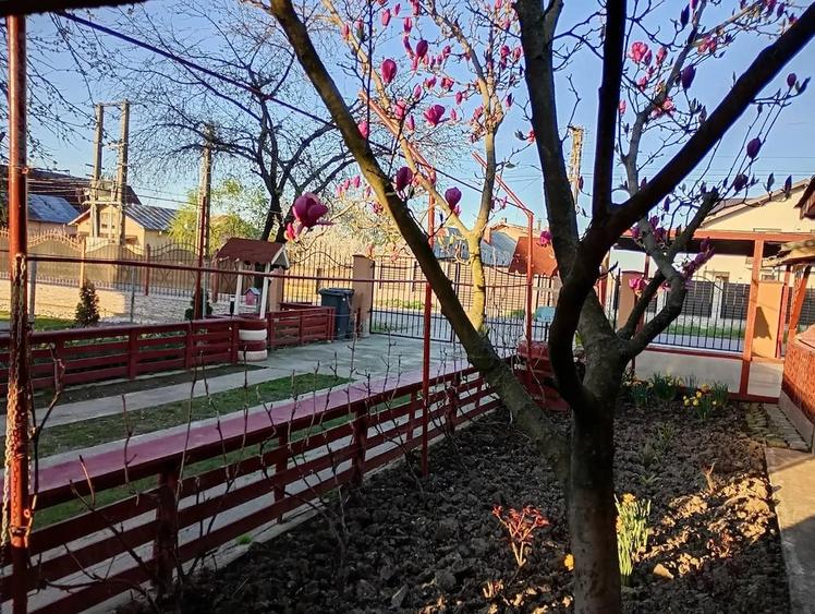 Casă cu 5 camere cu Teren 742 Mp în Brătășanca