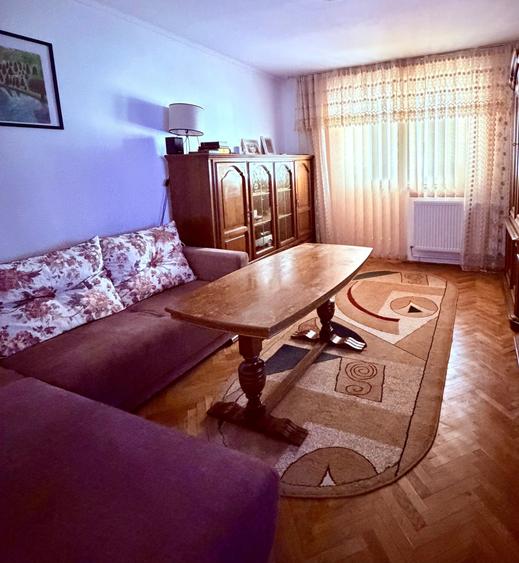 Apartament cu 3 camere decomandat în Central