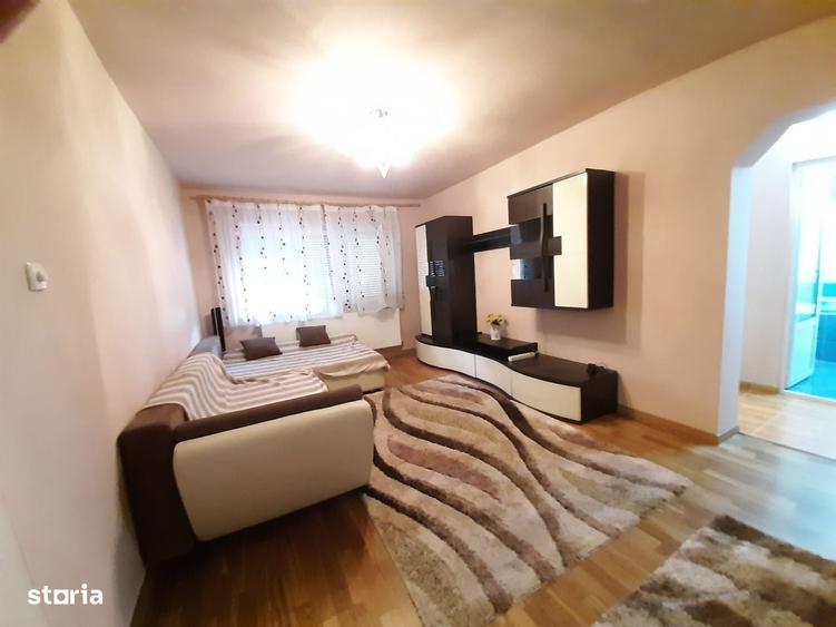 Apartament cu 3 camere semidecomandat în Micro 16