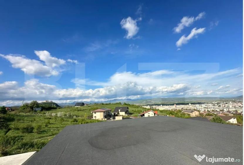 Casă cu 4 camere cu Teren 1660 Mp în Vulcan