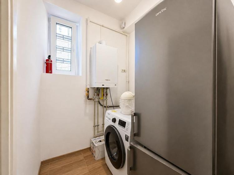 Apartament cu 2 camere semidecomandat, mobilat în P-ța Victoriei