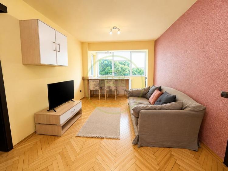 Apartament cu 2 camere semidecomandat, mobilat în Pajura