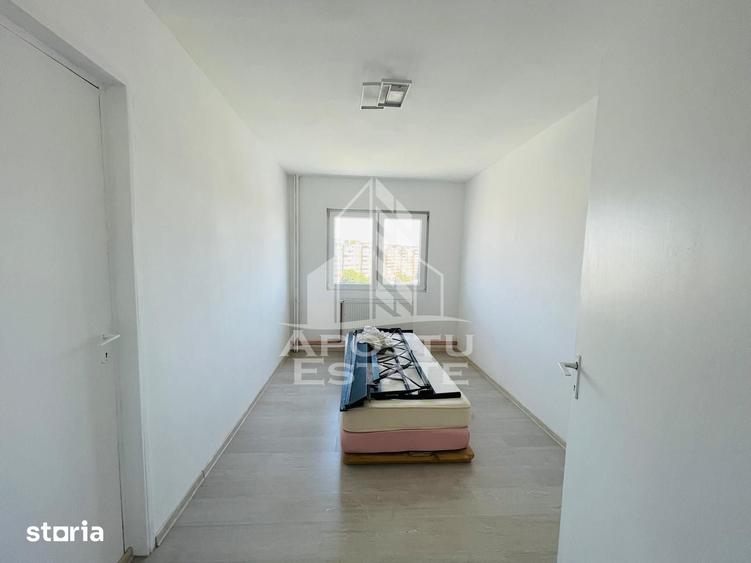 Apartament cu 4 camere decomandat în Central
