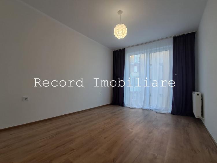 Apartament cu 3 camere semidecomandat în Florești