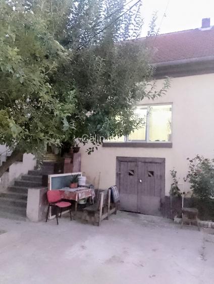 CI685 Piata Traian,casa 2 camere,Renovata