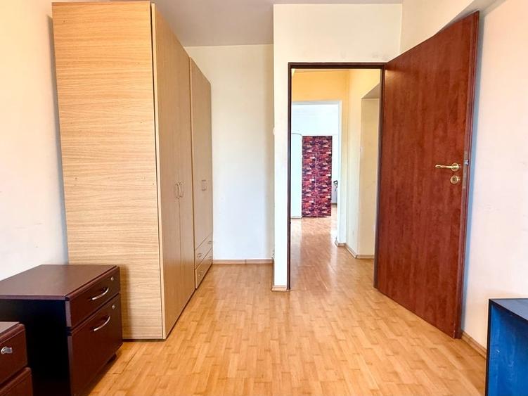 Apartament cu 3 camere decomandat, mobilat în Banu Manta