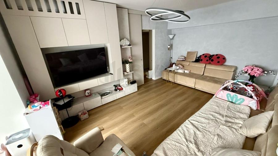 Apartament cu 3 camere decomandat, mobilat în P-ța Dorobanți