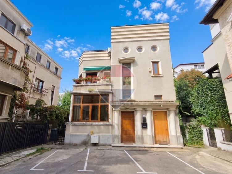 Apartament cu 3 camere semidecomandat în Dorobanți